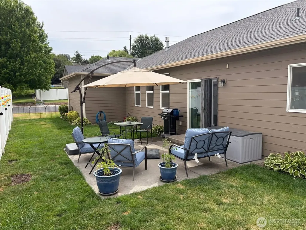 763 SE Bedford Loop College Place WA 99324