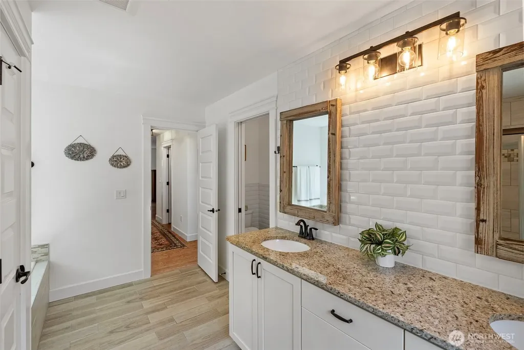 9236 NE Country Woods Lane Kingston WA 98346