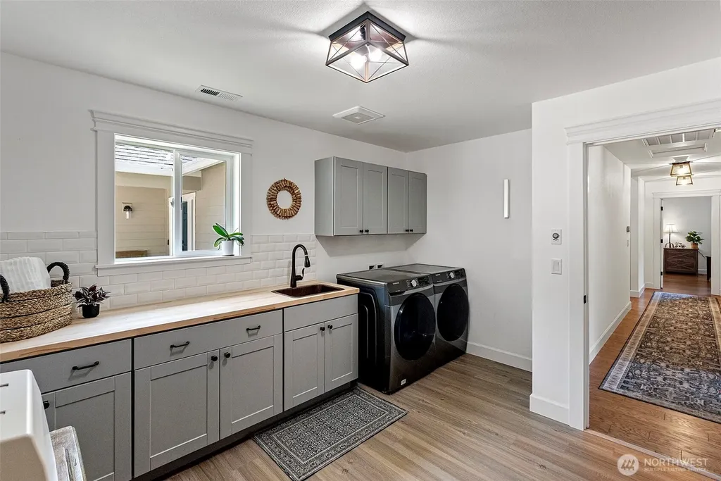 9236 NE Country Woods Lane Kingston WA 98346