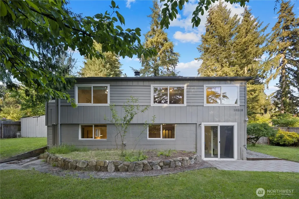 16518 Stone Ave N Shoreline WA 98133