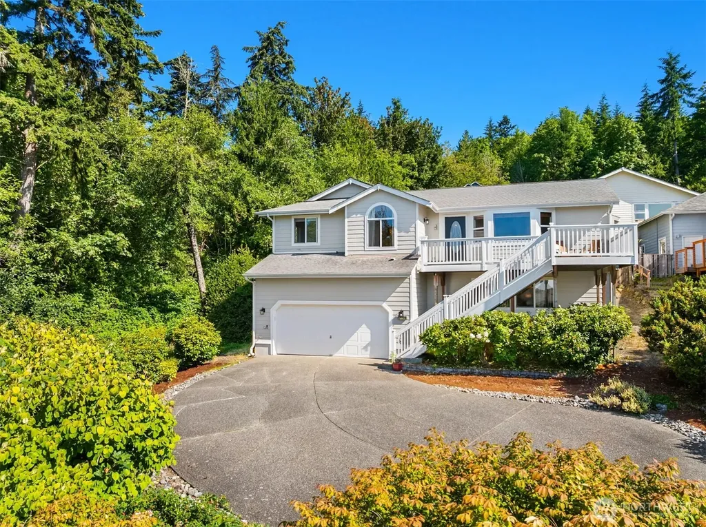 17725 Baywatch Court NE Poulsbo WA 98370