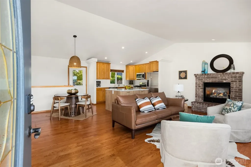 17725 Baywatch Court NE Poulsbo WA 98370