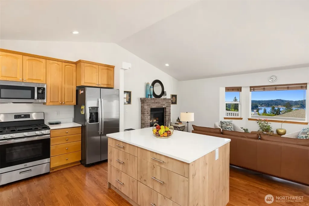 17725 Baywatch Court NE Poulsbo WA 98370