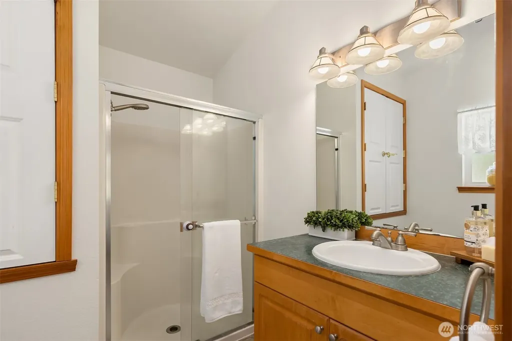 17725 Baywatch Court NE Poulsbo WA 98370