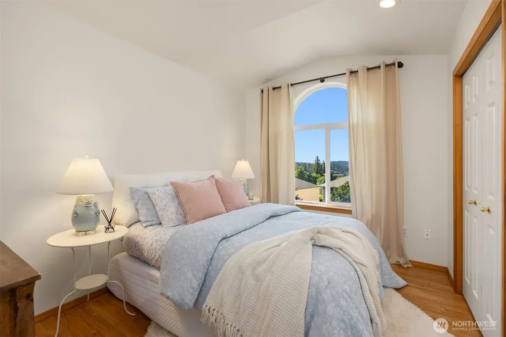 17725 Baywatch Court NE Poulsbo WA 98370