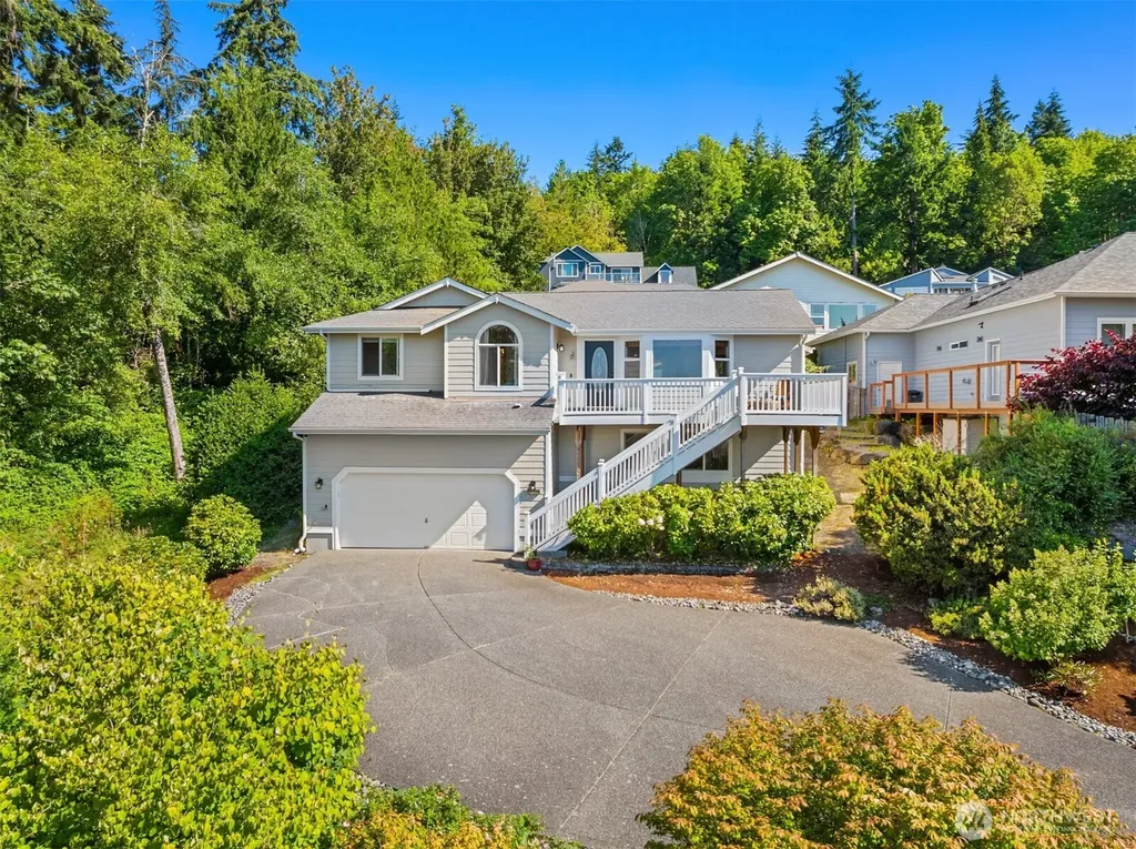17725 Baywatch Court NE Poulsbo WA 98370
