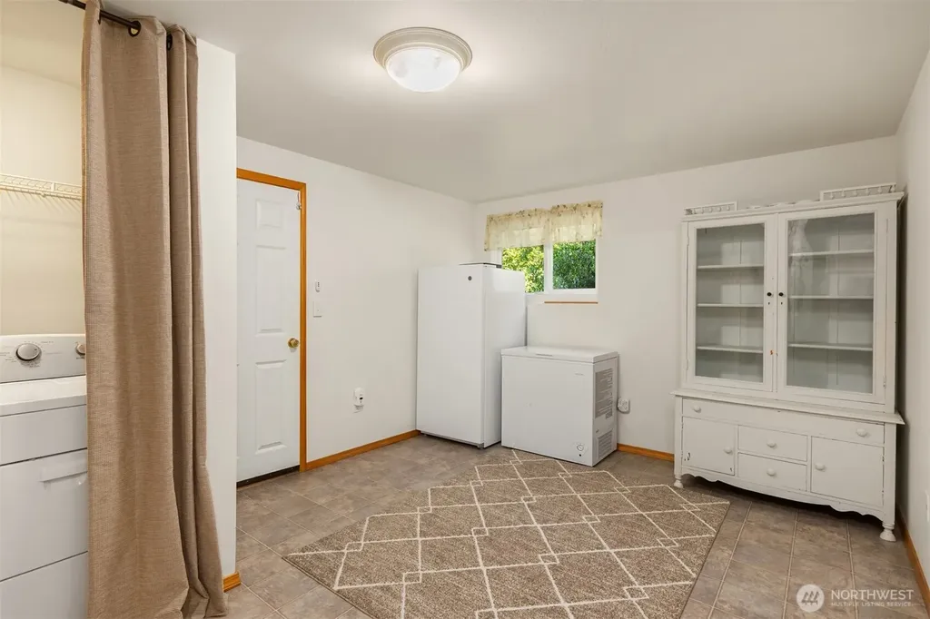 17725 Baywatch Court NE Poulsbo WA 98370