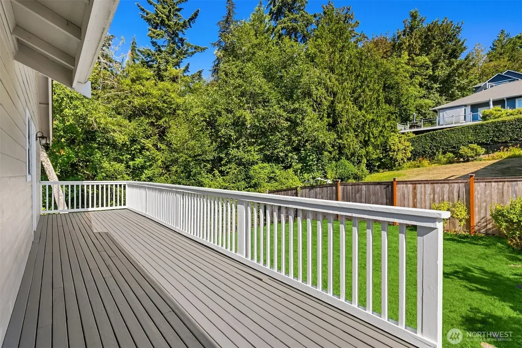 17725 Baywatch Court NE Poulsbo WA 98370