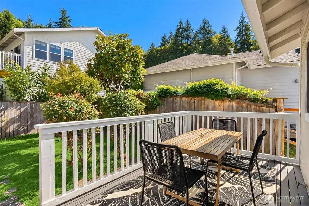 17725 Baywatch Court NE Poulsbo WA 98370