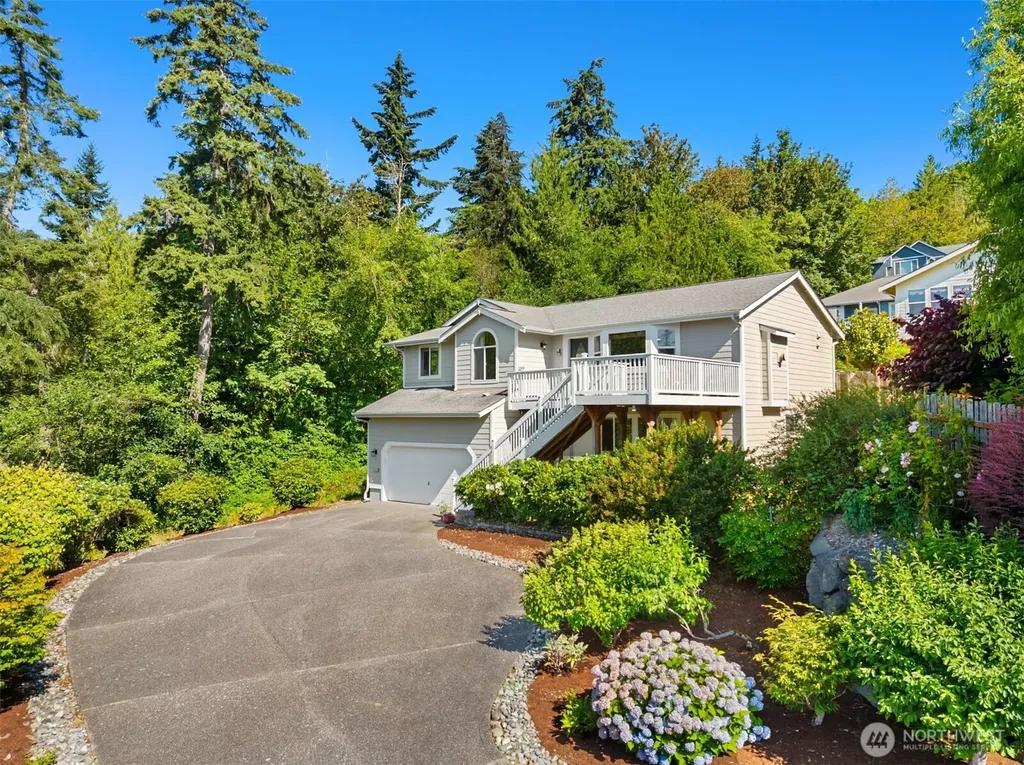 17725 Baywatch Court NE Poulsbo WA 98370