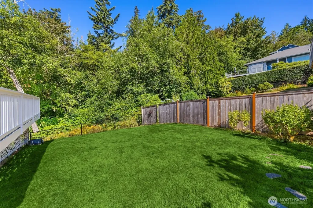 17725 Baywatch Court NE Poulsbo WA 98370