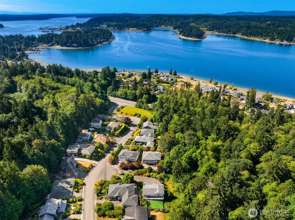 17725 Baywatch Court NE Poulsbo WA 98370