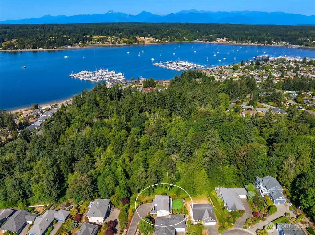 17725 Baywatch Court NE Poulsbo WA 98370