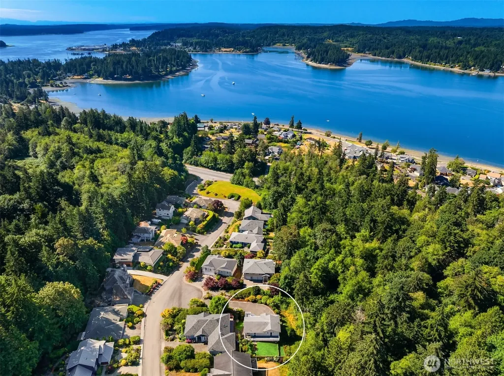 17725 Baywatch Court NE Poulsbo WA 98370