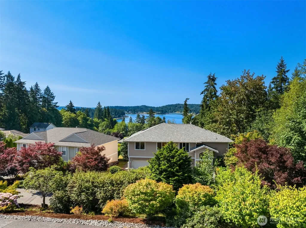 17725 Baywatch Court NE Poulsbo WA 98370