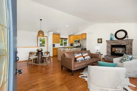 17725 Baywatch Court NE Poulsbo WA 98370