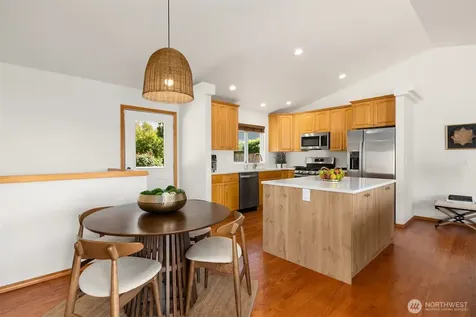 17725 Baywatch Court NE Poulsbo WA 98370