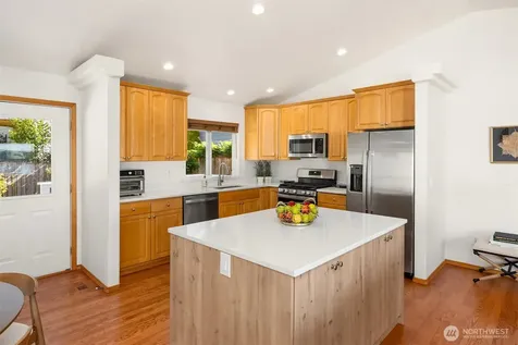 17725 Baywatch Court NE Poulsbo WA 98370