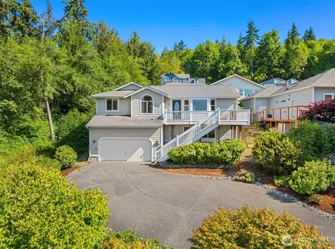 17725 Baywatch Court NE Poulsbo WA 98370