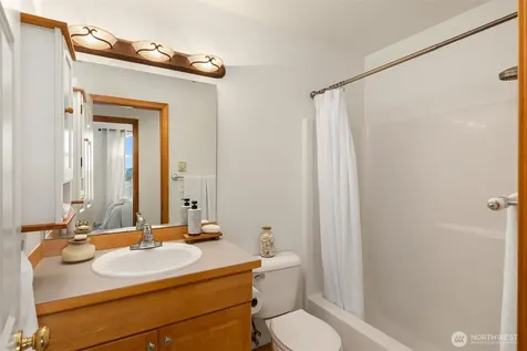 17725 Baywatch Court NE Poulsbo WA 98370