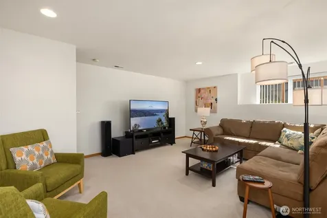 17725 Baywatch Court NE Poulsbo WA 98370