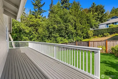 17725 Baywatch Court NE Poulsbo WA 98370