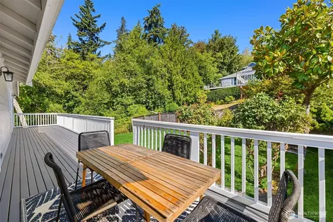 17725 Baywatch Court NE Poulsbo WA 98370