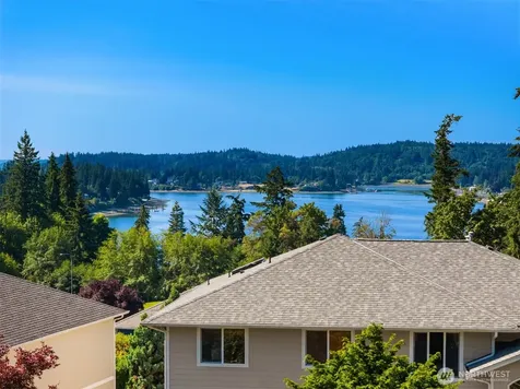 17725 Baywatch Court NE Poulsbo WA 98370