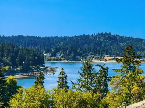 17725 Baywatch Court NE Poulsbo WA 98370
