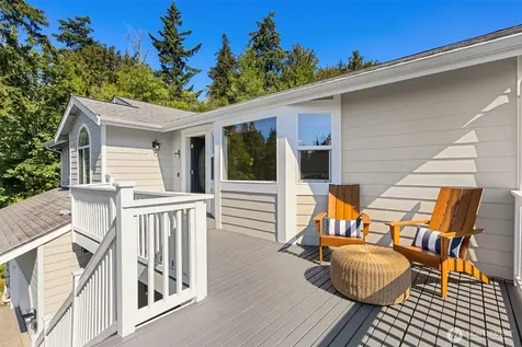 17725 Baywatch Court NE Poulsbo WA 98370