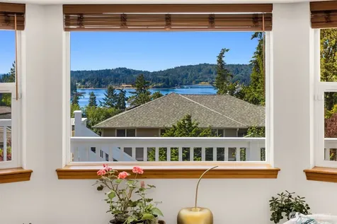 17725 Baywatch Court NE Poulsbo WA 98370