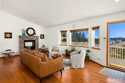 17725 Baywatch Court NE Poulsbo WA 98370
