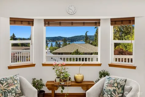 17725 Baywatch Court NE Poulsbo WA 98370