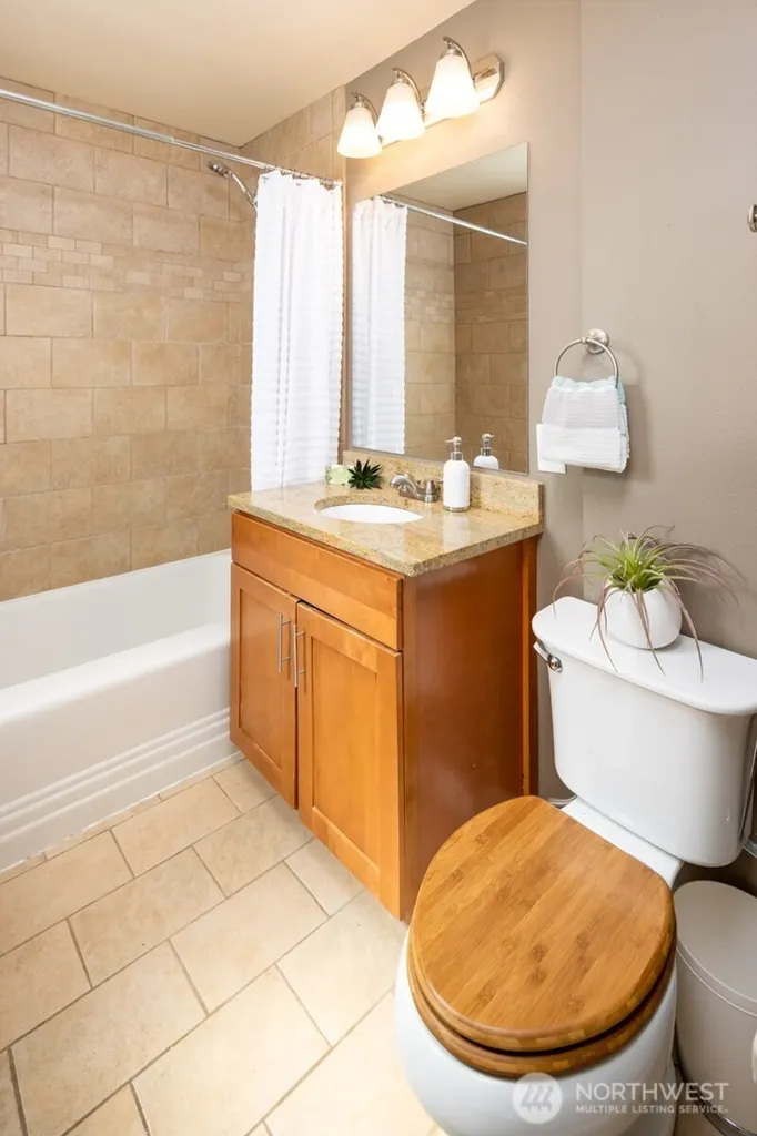 4006 32nd Avenue W Seattle WA 98199