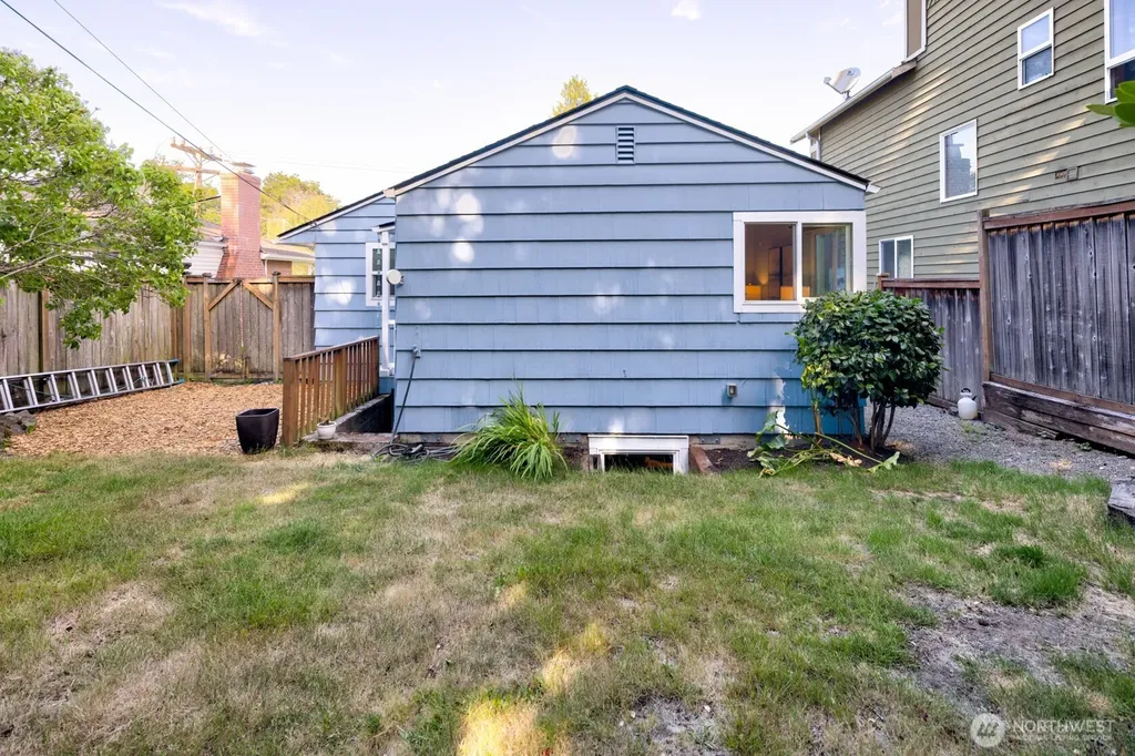 4006 32nd Avenue W Seattle WA 98199