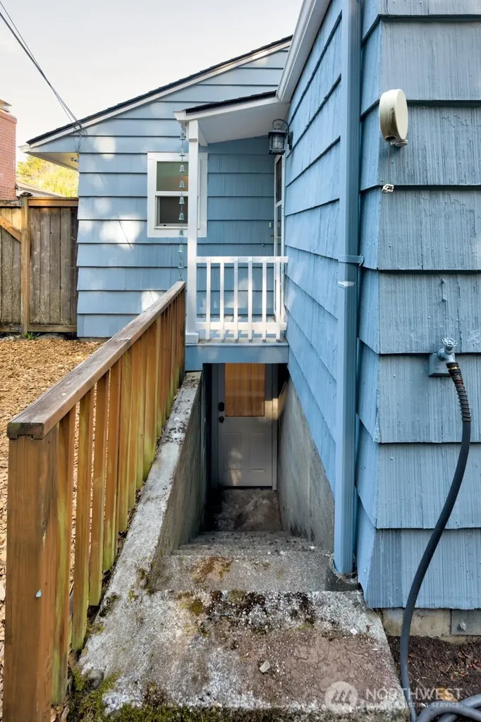 4006 32nd Avenue W Seattle WA 98199