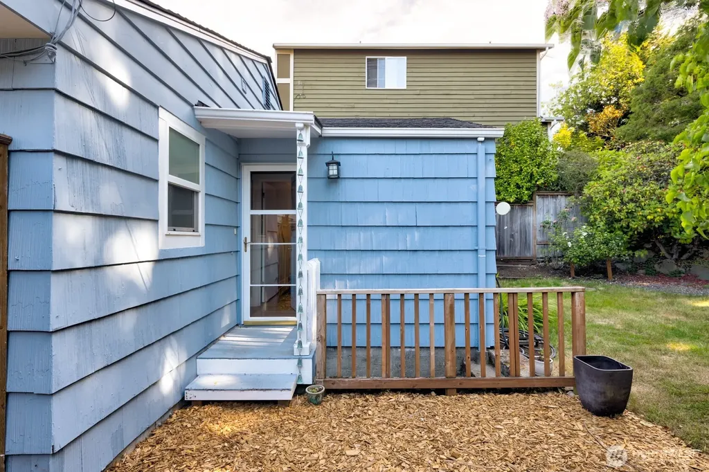 4006 32nd Avenue W Seattle WA 98199