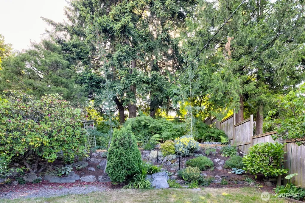 4006 32nd Avenue W Seattle WA 98199