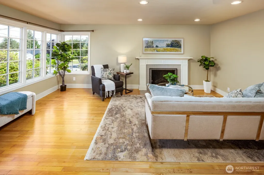 4006 32nd Avenue W Seattle WA 98199