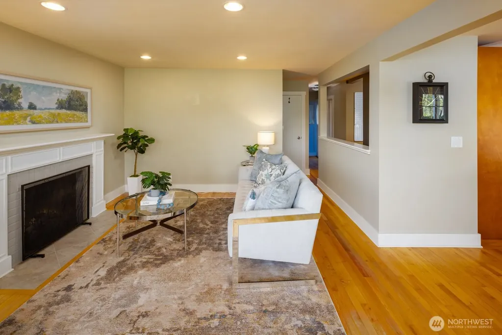 4006 32nd Avenue W Seattle WA 98199
