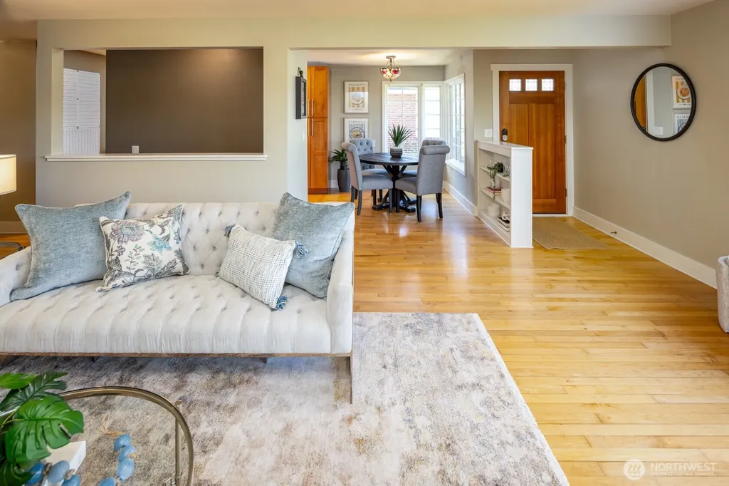 4006 32nd Avenue W Seattle WA 98199