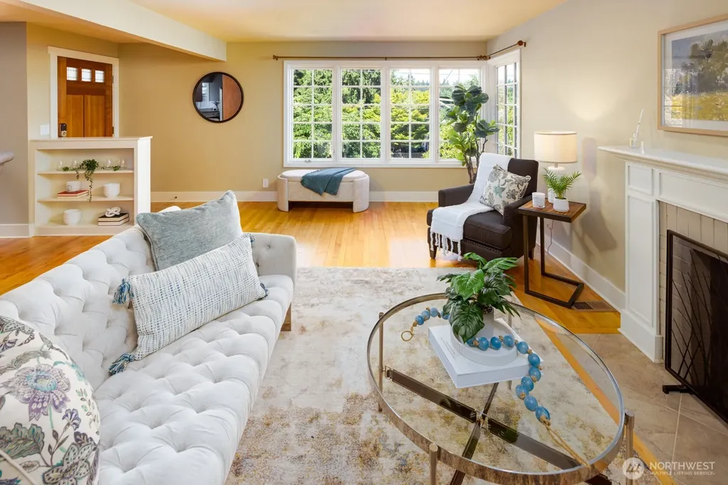 4006 32nd Avenue W Seattle WA 98199