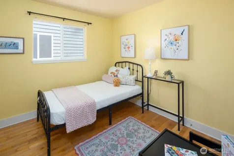 4006 32nd Avenue W Seattle WA 98199