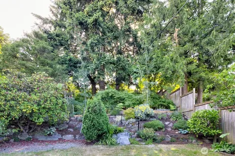 4006 32nd Avenue W Seattle WA 98199