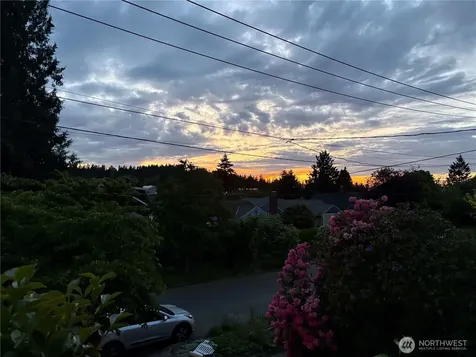 4006 32nd Avenue W Seattle WA 98199