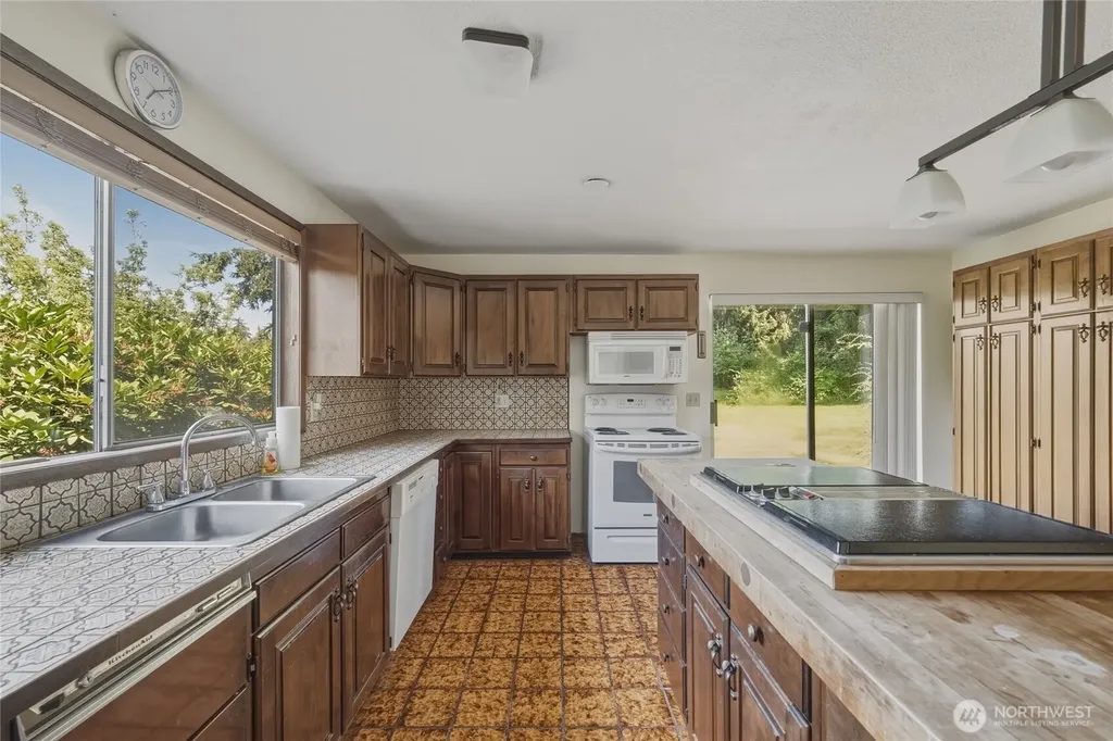 16 Harvey Road Blaine WA 98230