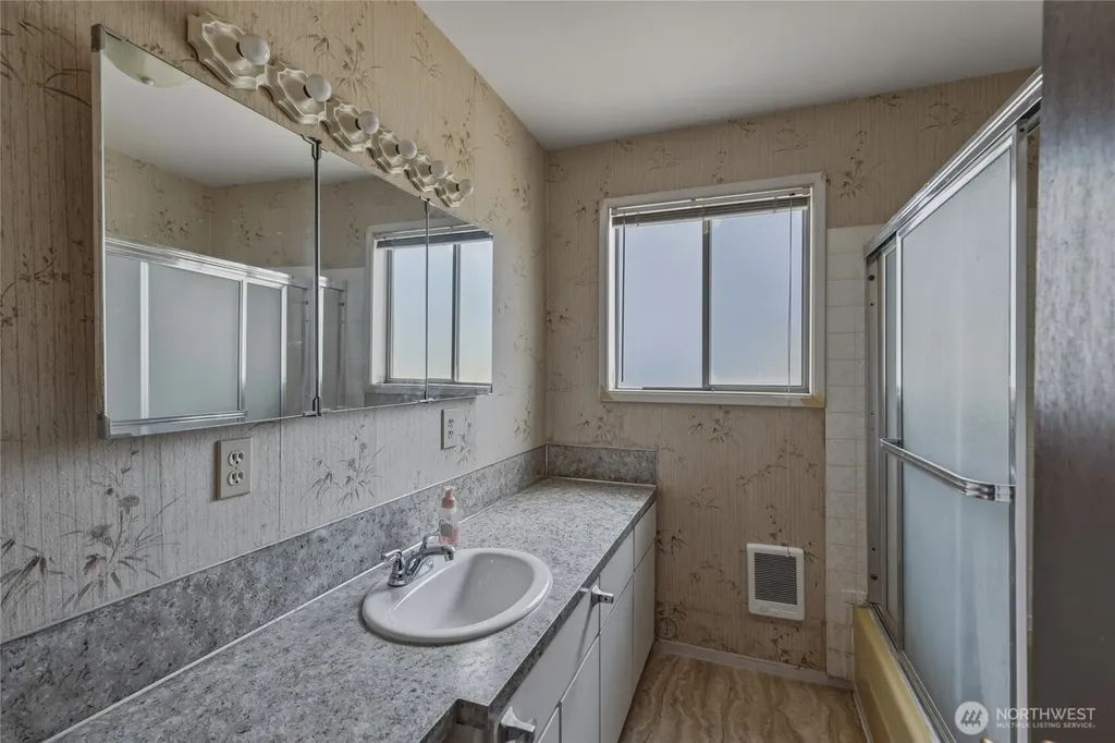 16 Harvey Road Blaine WA 98230