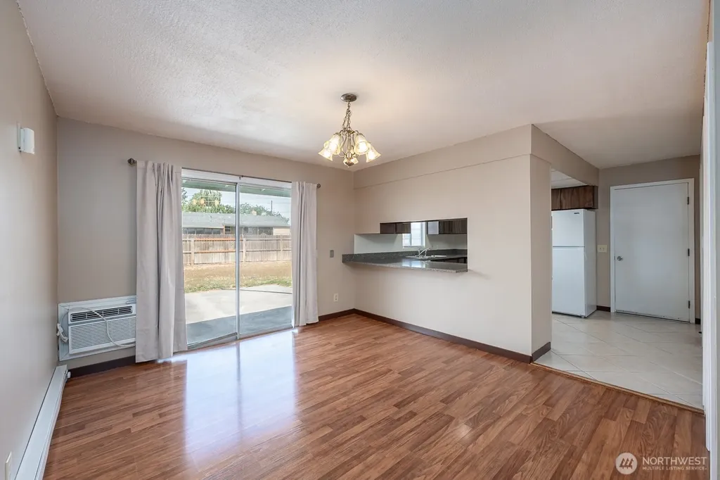 530 W Crest Moses Lake WA 98837