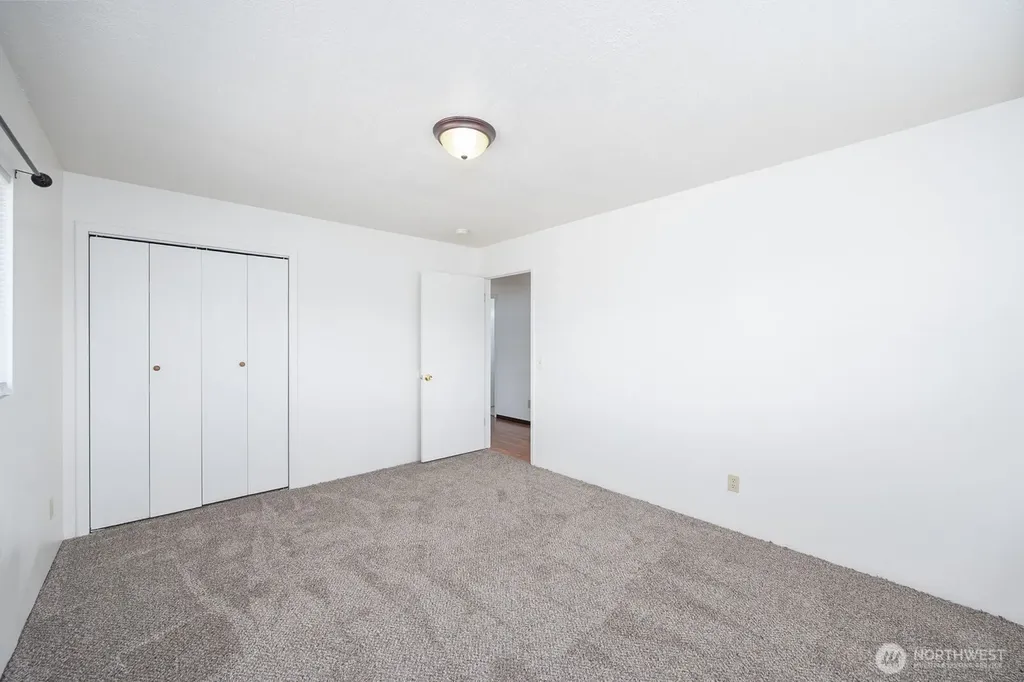 530 W Crest Moses Lake WA 98837