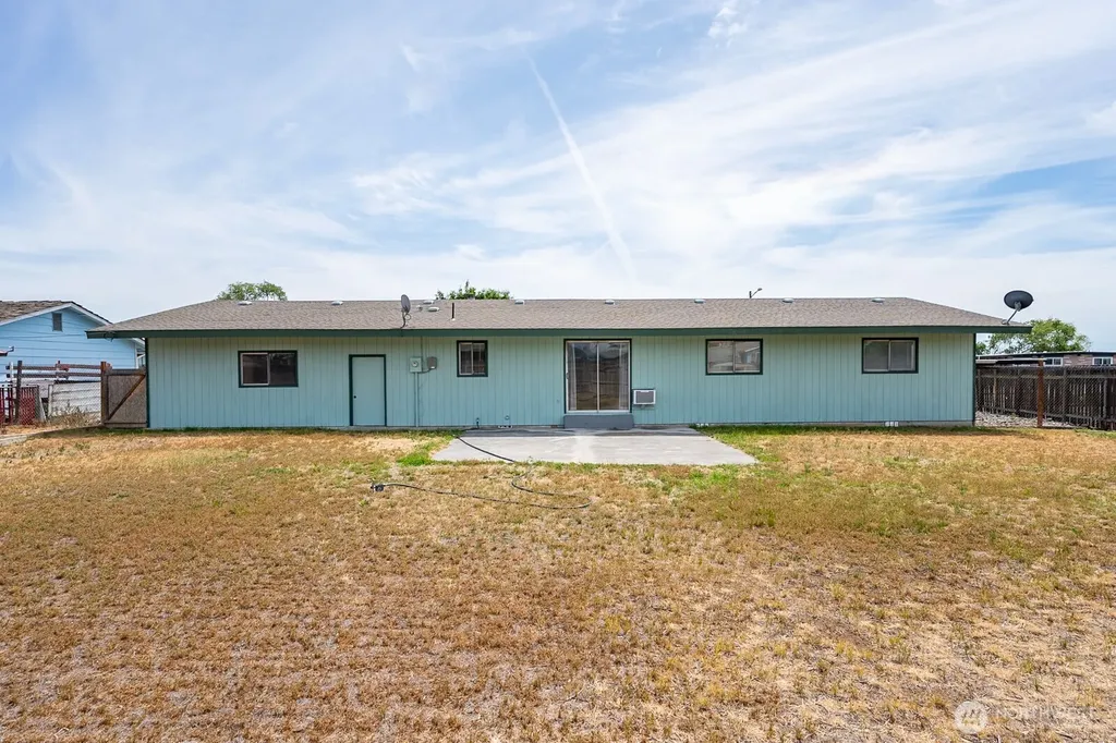 530 W Crest Moses Lake WA 98837